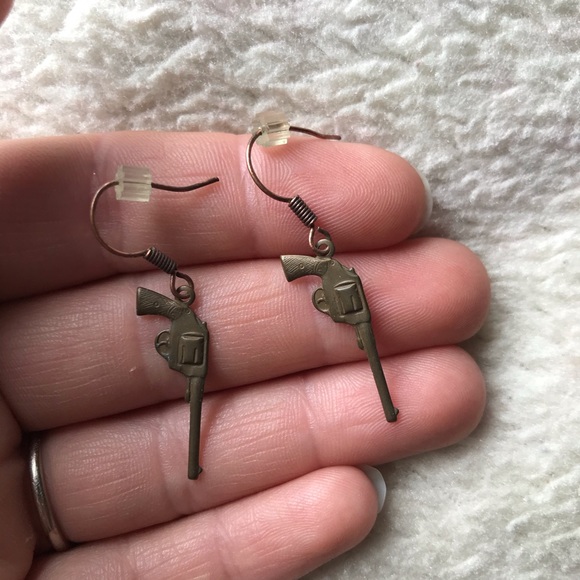 Vintage Jewelry - Gunslinger pistol earrings